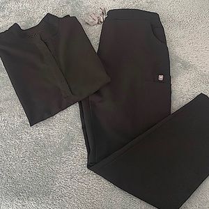 FIGS SCRUBS SET - Black